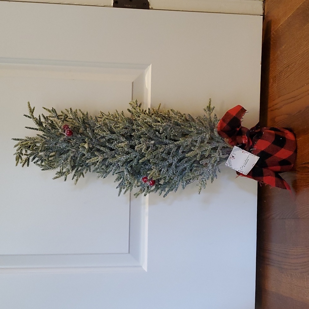 Christmas tree Aprox 24 inches